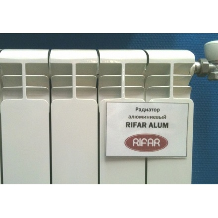 Радиатор алюминиевый Rifar Alum 500 в интерьере